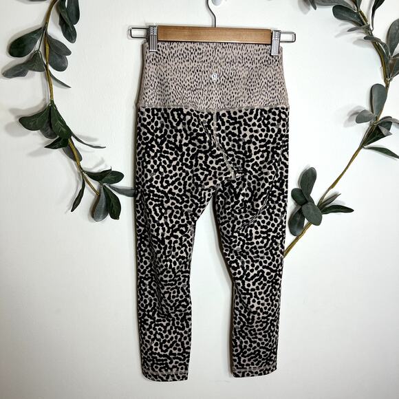 Lululemon Wunder Under Crop - Picture 3 of 5